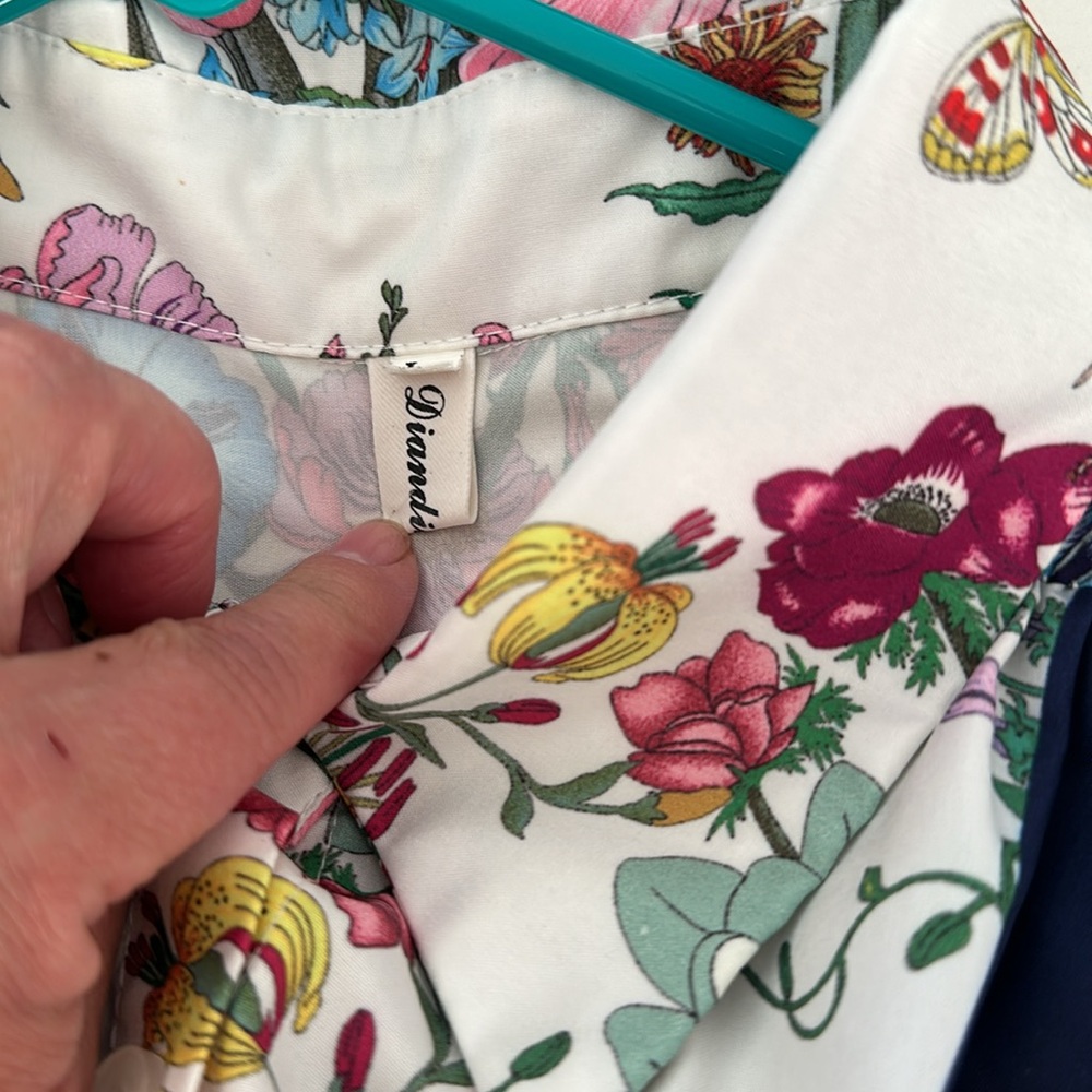 Beautiful long sleeve shirt with matching shorts belt around the waist - Picture 7 of 7